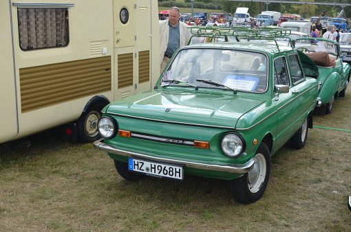 ЗАЗ 968М — последний из легендарной линейки «Запорожцев». Автомобиль закрывал эру марки, но автомобилисты так не хотели расставаться, что производство последнего поколения модели растянулось на 15 лет — с 1979 по 1994 год.