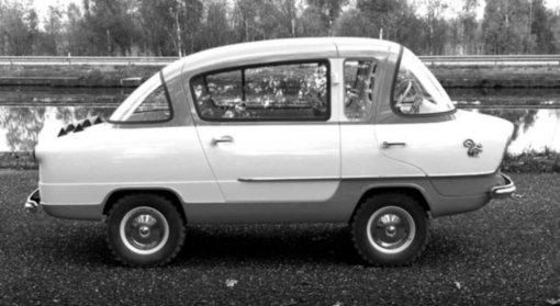 Это автомобиль «Белка» — предшественник «Запорожца», разработанный научно-исследовательским автомобильным и автомоторным институтом НАМИ в начале 1950-х. Именно такую малолитражку должны были получить советские граждане, но «Белку» для постановки модели на конвейер требовалась дорогостоящая модернизация производства. В итоге предпочтение отдали более простому «Запорожцу».