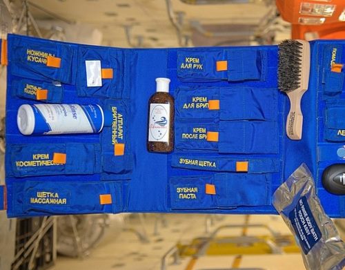 Индивидуальный набор гигиены российского космонавта

Фото: *instagram.com