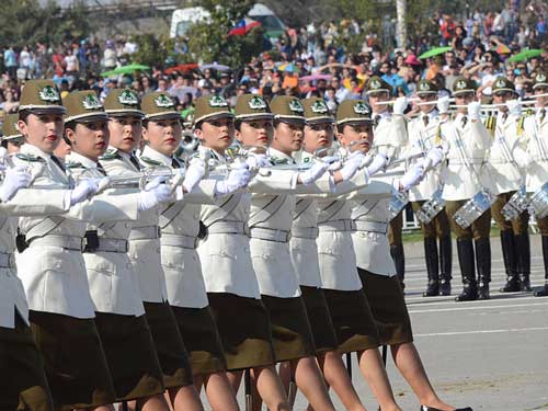 В параде 19 сентября принимают участие и чилийские женщины-военные. 2014 год. wikipedia