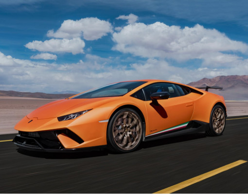 Три года назад пришла пора менять и главную звезду Lamborghini — место Gallardo на конвейере заняла более легкая, скоростная и мощная модель Huracan.