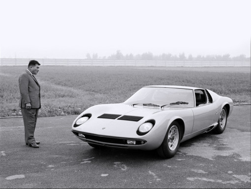 За три года производства 350 GT было продано чуть больше 120 автомобилей. Это был неплохой результат, но еще не успех. Тогда Феруччо Ламборгини решил, что необходимо больше экспериментировать, и создал невероятный по форме и дизайну автомобиль Lamborghini Miura.