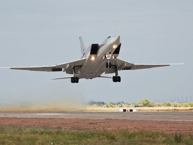 Российские бомбардировщики Ту-22М3 разбомбили террористов в Дейр-эз-Зоре