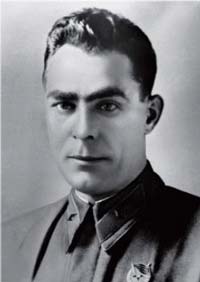 Бригадный комиссар Брежнев, 1942 г. wikimedia