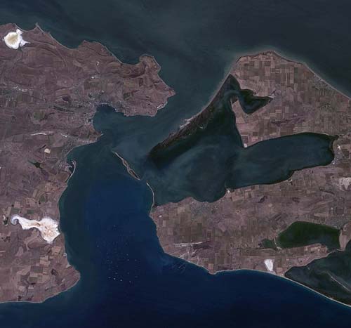 Керченский пролив, вид из космоса. Wikimedia