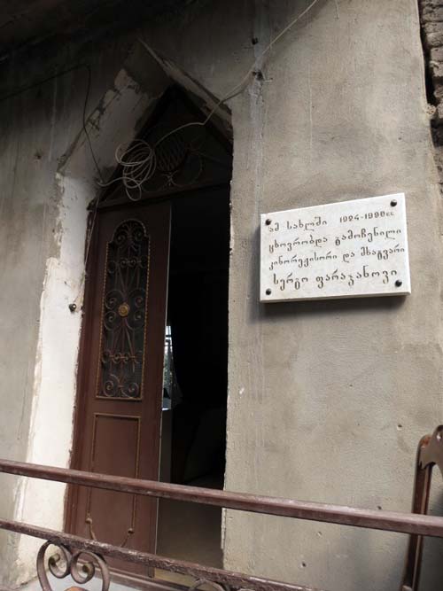 Дом, в котором жила семья Параджанянов в Тбилиси. wikimedia