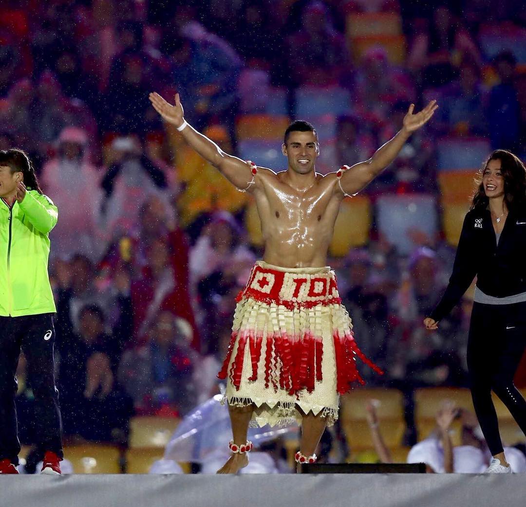 Тхэквандист Пита Тауфатофуа с острова Тонга в Тихом океане выступал на Олимпиаде в Рио в 2016-м. Всем запомнился его натертый маслом голый торс на церемонии открытия, и домой он вернулся настоящей звездой…