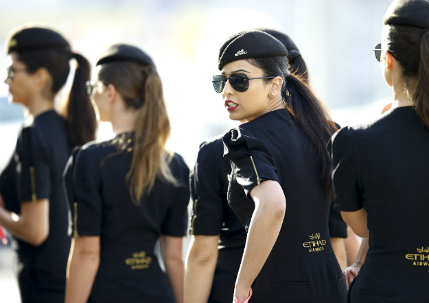В такой стильной форме девушки были на Гран-при Абу-Даби. Фото: globallookpress.com