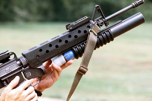 Подствольный гранатомет М203 на автоматической винтовке M16A1. Источник: wikipedia.org