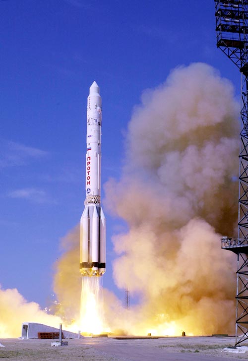 «Протон-К» выводит на орбиту модуль «Звезда» для МКС. Фото NASA, 2000 год. Источник: wikimedia.org