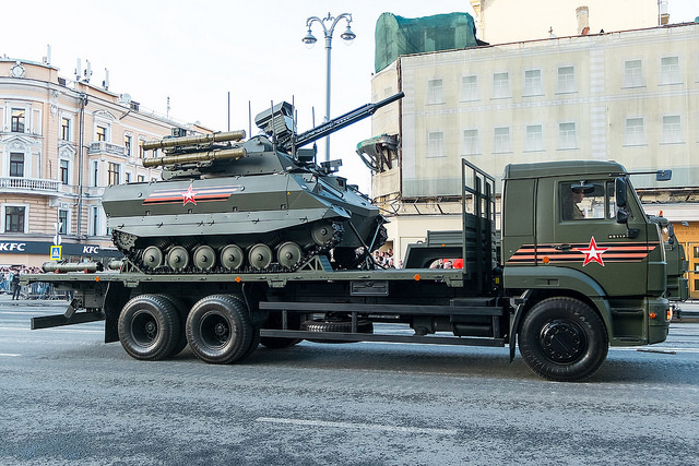 Дистанционно управляемый робот-танк «Уран-9» (Фото: Moscow-Live.ru)