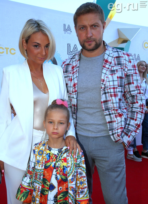Дарья Сагалова с мужем и дочкой