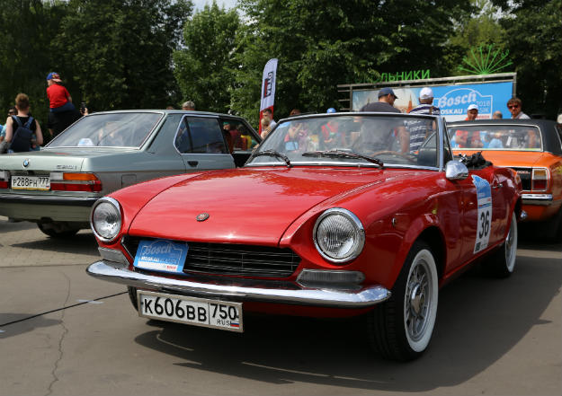 Особенным гостем на мероприятии стал Fiat Sport Spider 1966 года. Источник: EG.RU/МИХАЙЛОВ ДМИТРИЙ