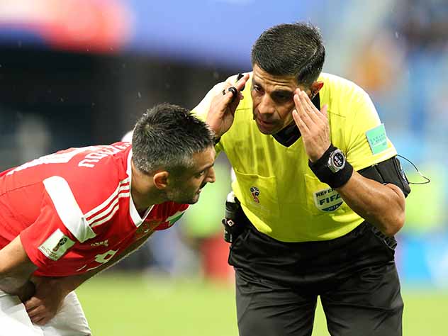 Федерация футбола Египта готовит жалобу в FIFA на действия судей во время матча с Россией