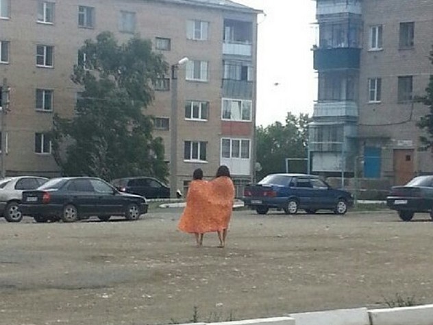 Опубликовано фото прогулки полуобнаженных девушек по башкирскому городу