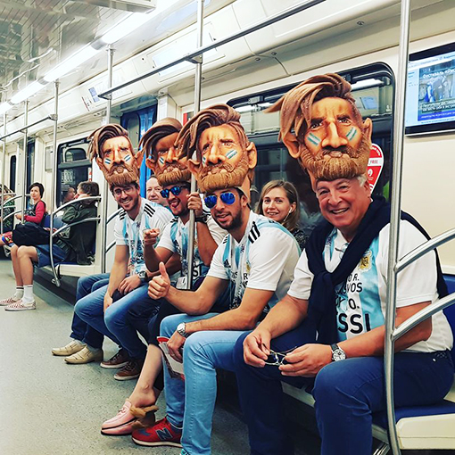 В московском метро можно встретить Лионеля Месси. Иногда даже четырёх сразу. Фото: КП/Алиса Титко