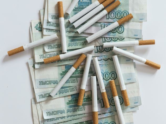 Министр труда РФ предложил платить премии некурящим сотрудникам