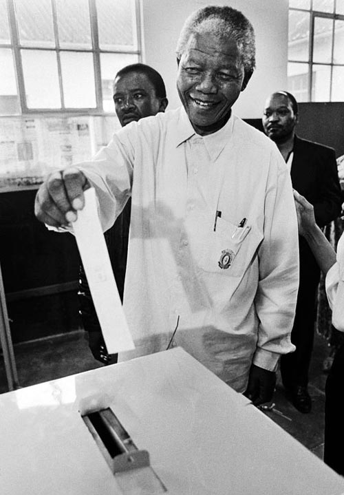 Нельсон Мандела на президентских выборах в 1994 году. Источник: wikipedia