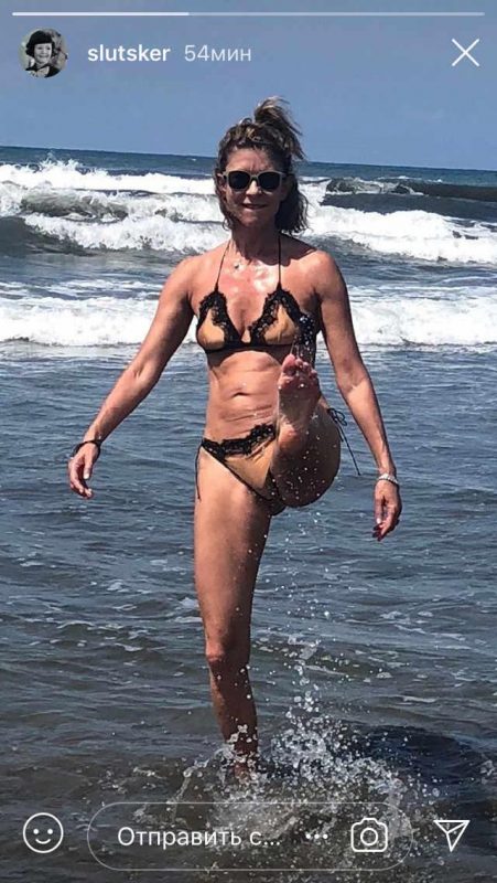 Фото Слуцкер в купальнике