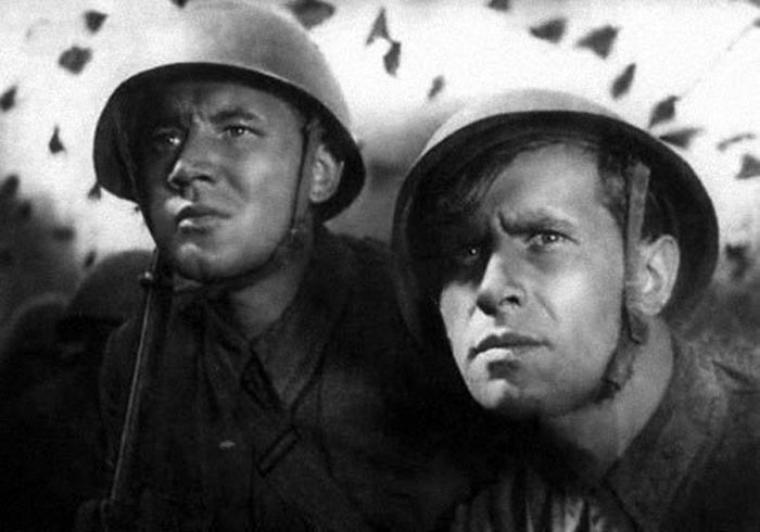 Борис Андреев и Марк Бернес в фильме «Два бойца», 1943 год. Кадр из фильма