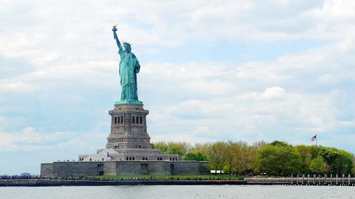 «Статуя Свободы» в Нью-Йорке. Вид со стороны гавани. Источник pixabay.com