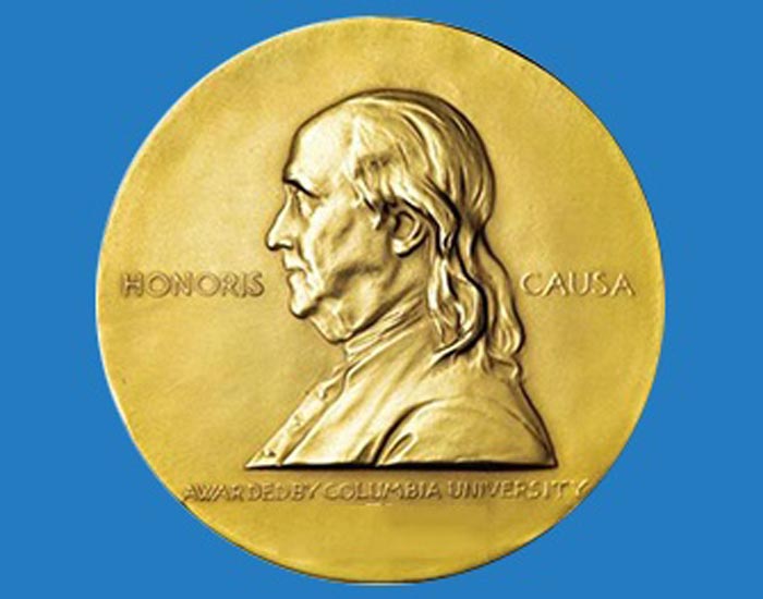 Медаль, вручаемую лауреату Пулитцеровской премии. Источник wikimedia.org