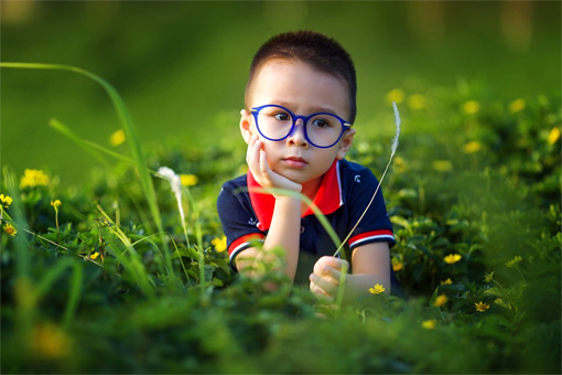 Сделать лазерную коррекцию и снять очки теперь можно в раннем детстве