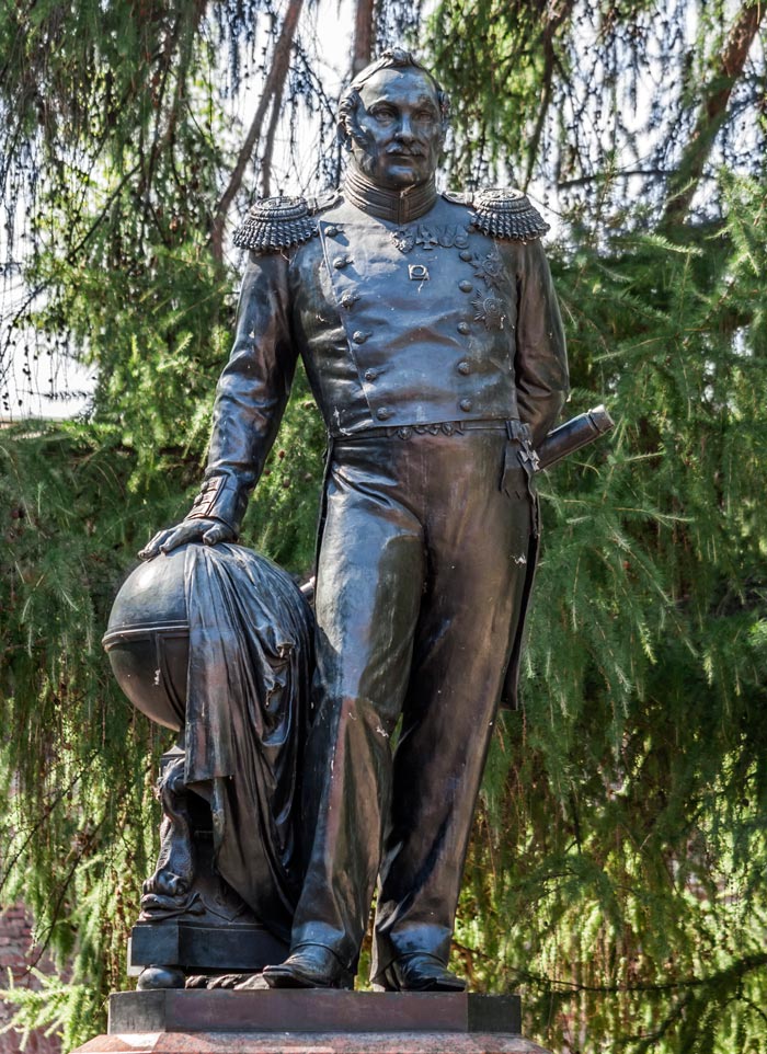 Памятник Фаддею Беллинсгаузену, Кронштадт, Россия. Источник: Wikimedia.org/Sergey Tarasenko