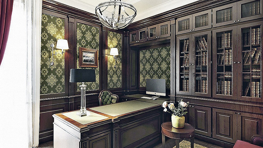 Кабинет кардинально отличается от интерьера всей остальной квартиры