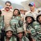 Армия Венесуэлы заявила о полной поддержке своего президента. Но кроме военных, на защиту родины готовы встать все от мала до велика, даже женщины, дети и старики