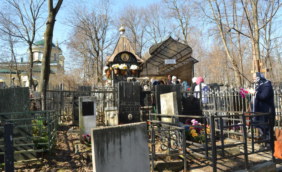 Могила Матроны Московской на Даниловском кладбище