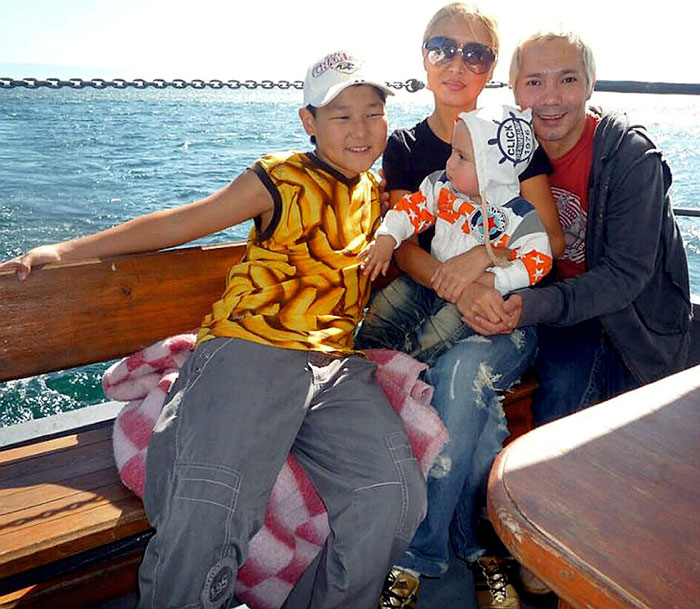 Олег со своей племянницей Татьяной и ее детьми