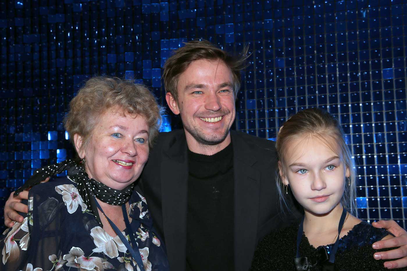 Александр Петров с мамой и племянницей