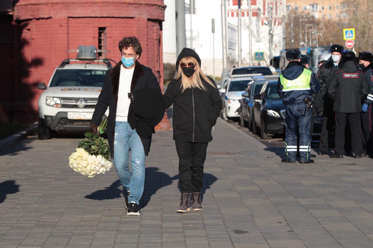 Максим Галкин* и Алла Пугачева на похоронах Михаила Жванецкого. Фото: Руслан Вороной