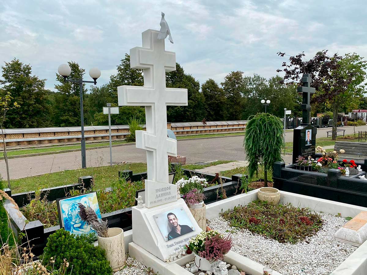 Дмитрий Певцов купил себе могилу рядом с сыном