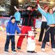 Барановская с сыновьями занялись физкультурой на коньках