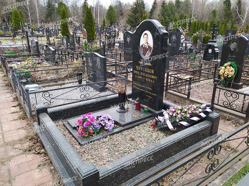 галина брежнева похоронена. брежнев леонид могила новодевичье кладбище. могила галины брежневой фото. галина леонидовна брежнева могила. могила галины брежневой.