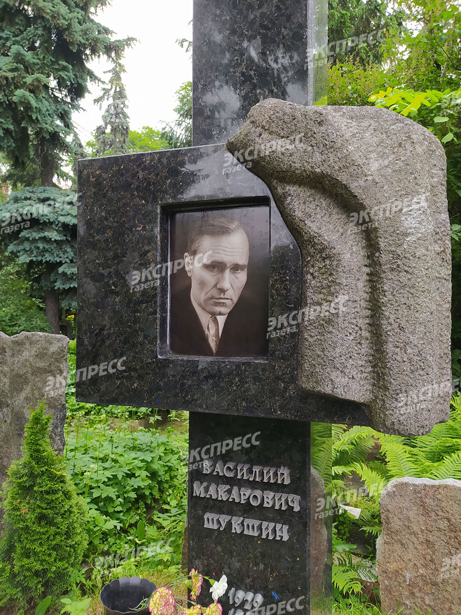 Шуфутинский могила без креста
