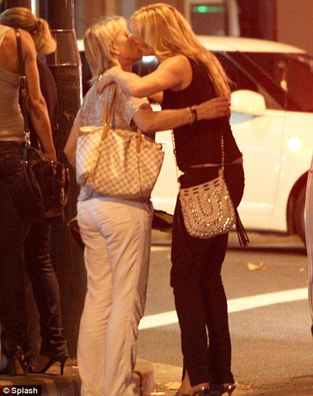 Киевте жігітпен жыныстық қатынасқа түскен әйел