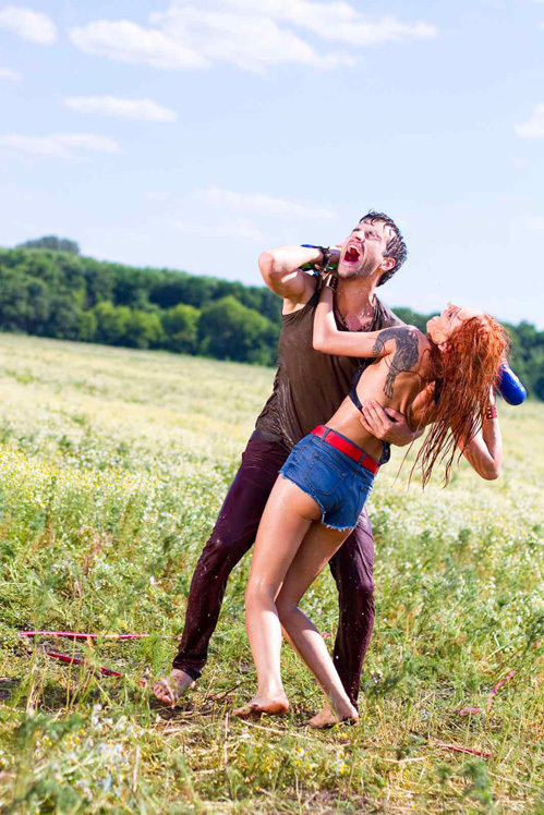 Көлікте күйеуін жұлқылап жатқан әйел туралы фильм. Тар шалбардағы секс туралы онлайн порно видео