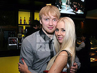 Түнгі клубтағы бейнеде трусики жоқ