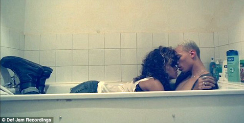 Порно жұлдыздар қалай болады Дәрігер кабинетіндегі лесбиянканың видеосы