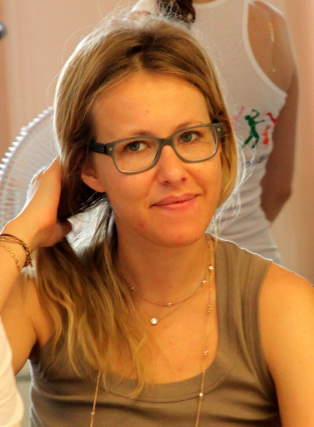 Собственные волосы Ксении не отличаются пышностью (фото Бориса КУДРЯВОВА)