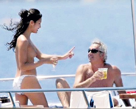 Олар үйге кіріп, ұрысқан