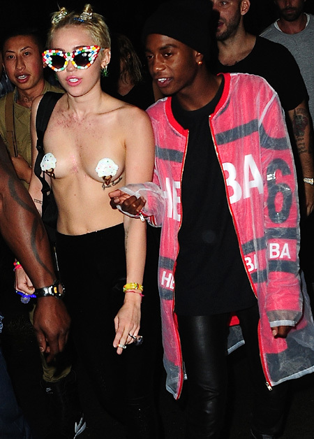 Орыс порно: әйелі, күйеуі және сүйіктісі, бисексуалы