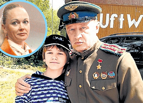 Единственного сына Даню, которого актёру родила третья жена Алёна, Олег часто берет на съёмки. Фото: Vk.com
