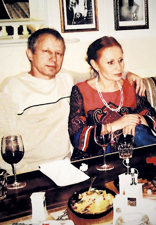 Француз әйелдері жылтыр колготкидегі секс фотосуреттері