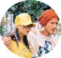 БЕКХЭМЫ: после покупки нового дома Виктория боится выпустить мужа из своих рук