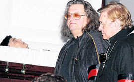 Кумира миллионов пришли проводить Александр ГРАДСКИЙ и Роман ВИКТЮК