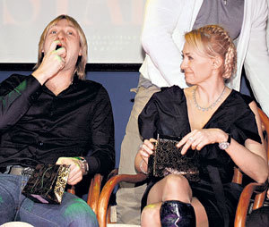 Cначала великий фигурист хулиганил с газовым баллончиком...